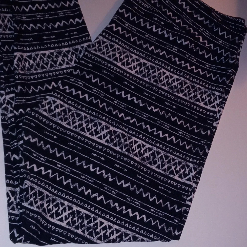 TC2 LuLaRoe Tribal print leggings